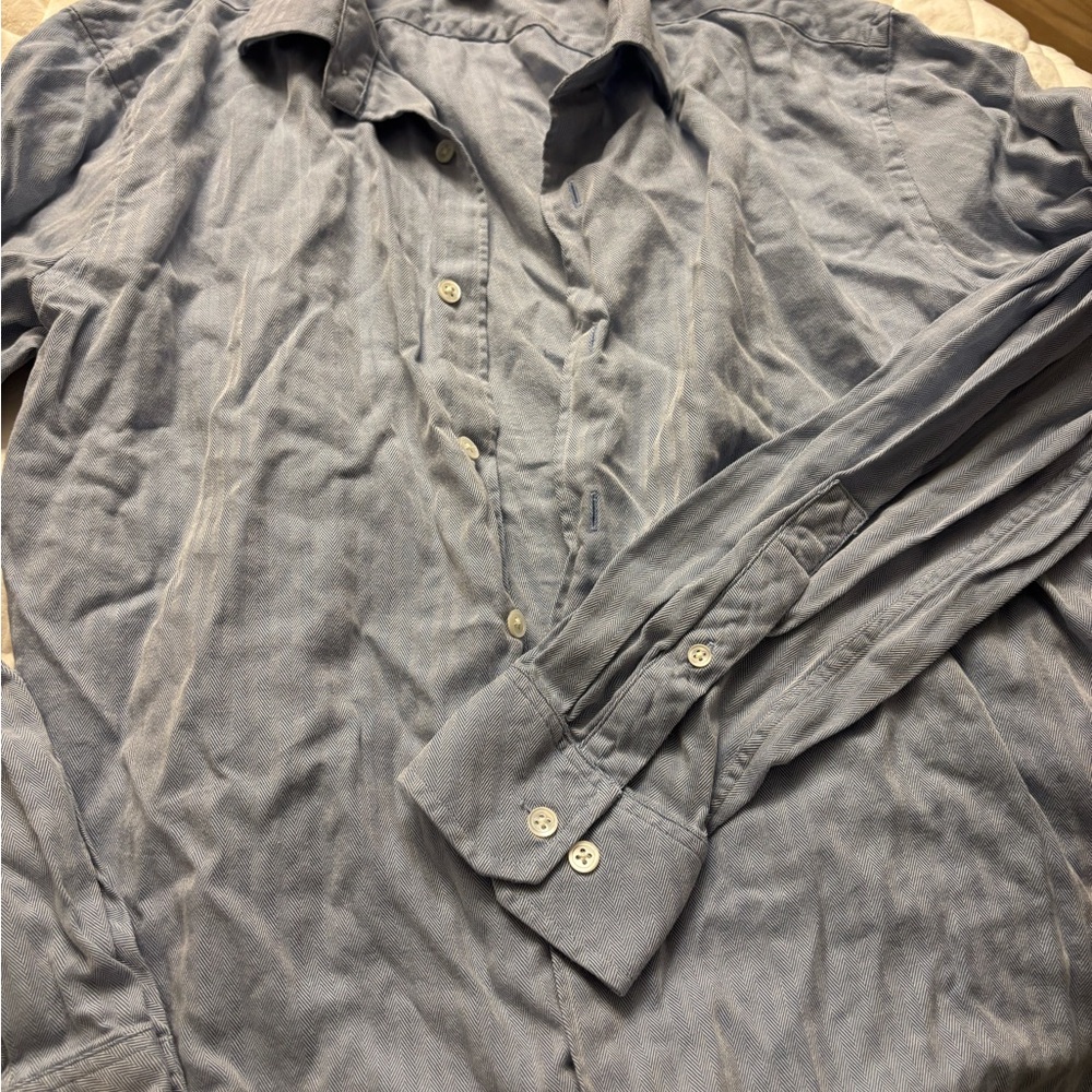 Banana Republic Light Blue Casual Button-Down Shirt